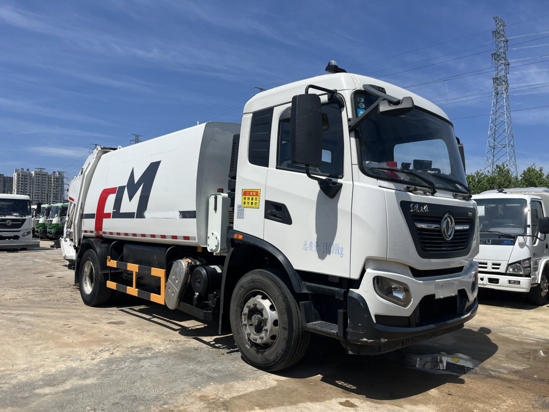 二手福龍馬14方壓縮 2??年份：2021年6月 3??發動機：康機230馬力，國六 4??底盤配置：東風天錦底盤，4500軸距，六檔變速箱，275真空胎 5?